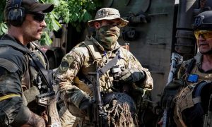 На Донбассе за неделю погибли два американца, канадец и швед