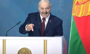 Глупость или удар в спину: зачем Лукашенко открыл полякам и прибалтам свою границу