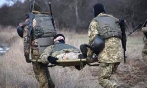 Бросили даже нацисты: Зеленский не может остановить бегство военных