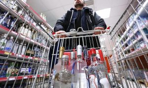 Россияне резко увеличили потребление водки за последний месяц