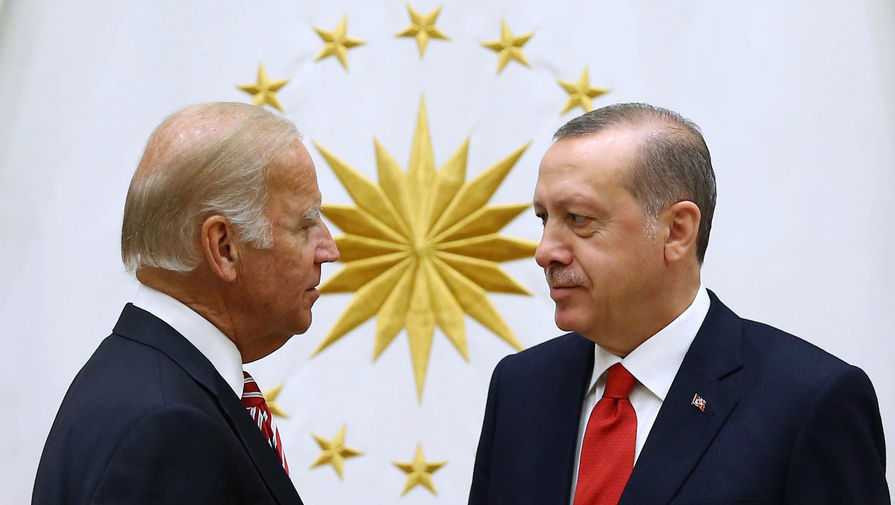 В США заявили, что Эрдоган «сводит с ума» Байдена из-за России 