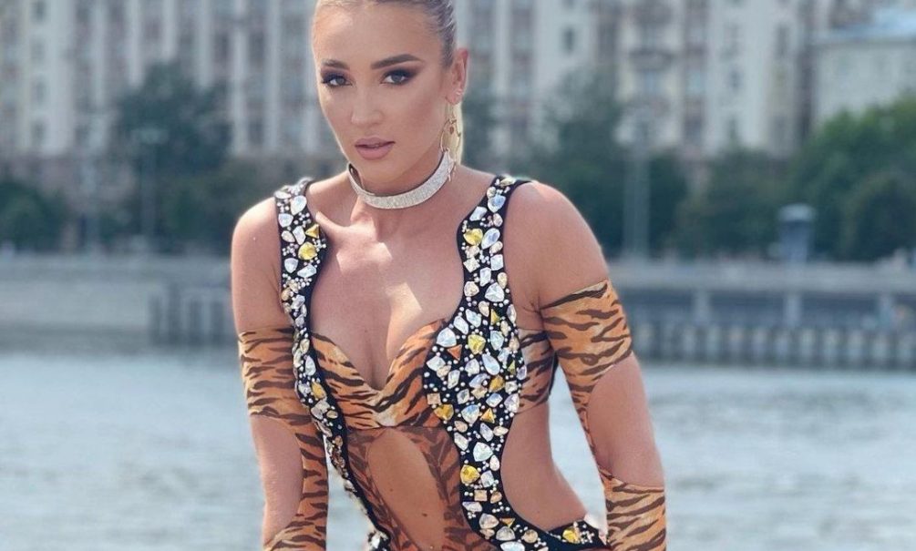 «Люблю большой пенис»: Бузова в откровенном костюме тигрицы сделала шокирующее признание 