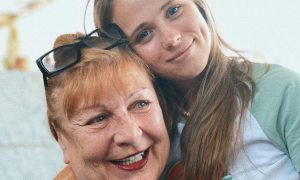 Звезда «Сватов» Татьяна Кравченко обвинила в подлости экранную внучку: подробности скандала