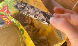 Глазированную зажигалку достали из упаковки пряников в Воронежской области