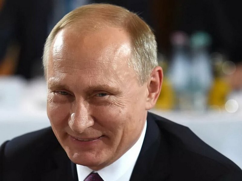 Путин всех переиграл - Bloomberg 