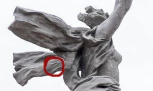 Символ Z нашли на скульптуре «Родине-мать зовет» в Волгограде
