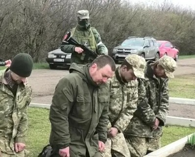 Хакер заявил о причастности офиса Зеленского к сдаче в плен бойцов ВСУ в Мариуполе 