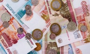 Россияне отказываются хранить сбережения в долларах и евро