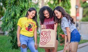 Как россиян вынуждают тратить деньги: названы главные уловки магазинов