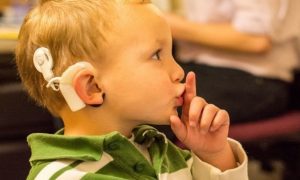 Первое слово: о проблемах детей с нарушениями слуха заговорили на государственном уровне