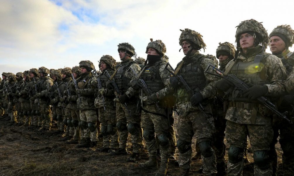 Украина готова бросить в бой еще полмиллиона человек 