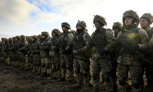 Украина готова бросить в бой еще полмиллиона человек