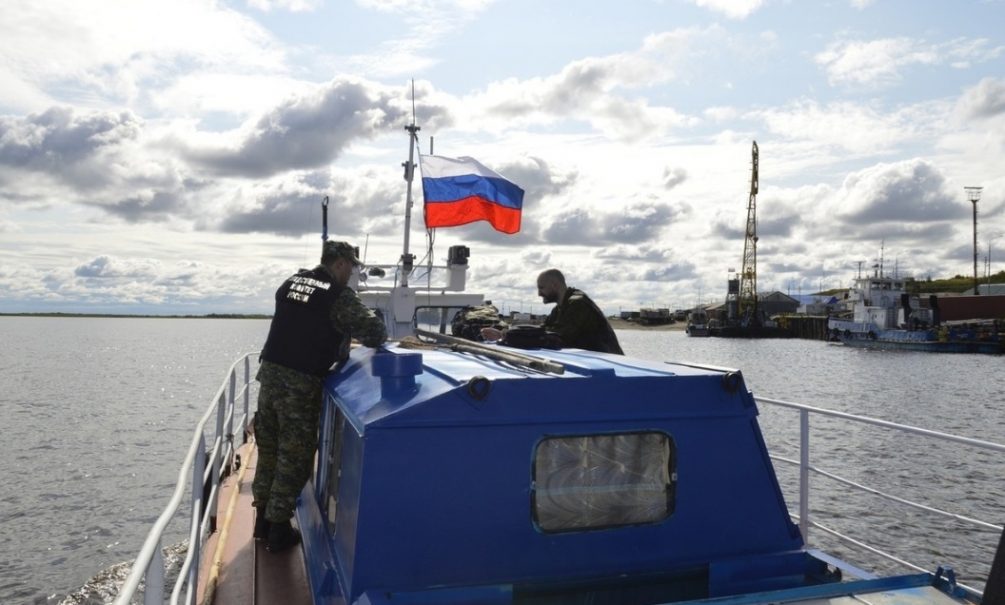 Три человека погибли из-за перевернувшейся лодки на Ямале 