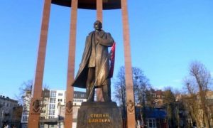Только не промахнитесь: СБУ задержала жителя Львова за призыв ударить по памятнику Бандере и передачу войскам ДНР точных координат