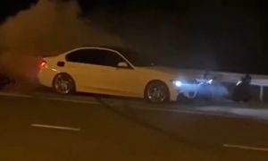 «Не рассчитал скорость»: в Екатеринбурге во время дрифта автомобиль врезался в толпу зрителей