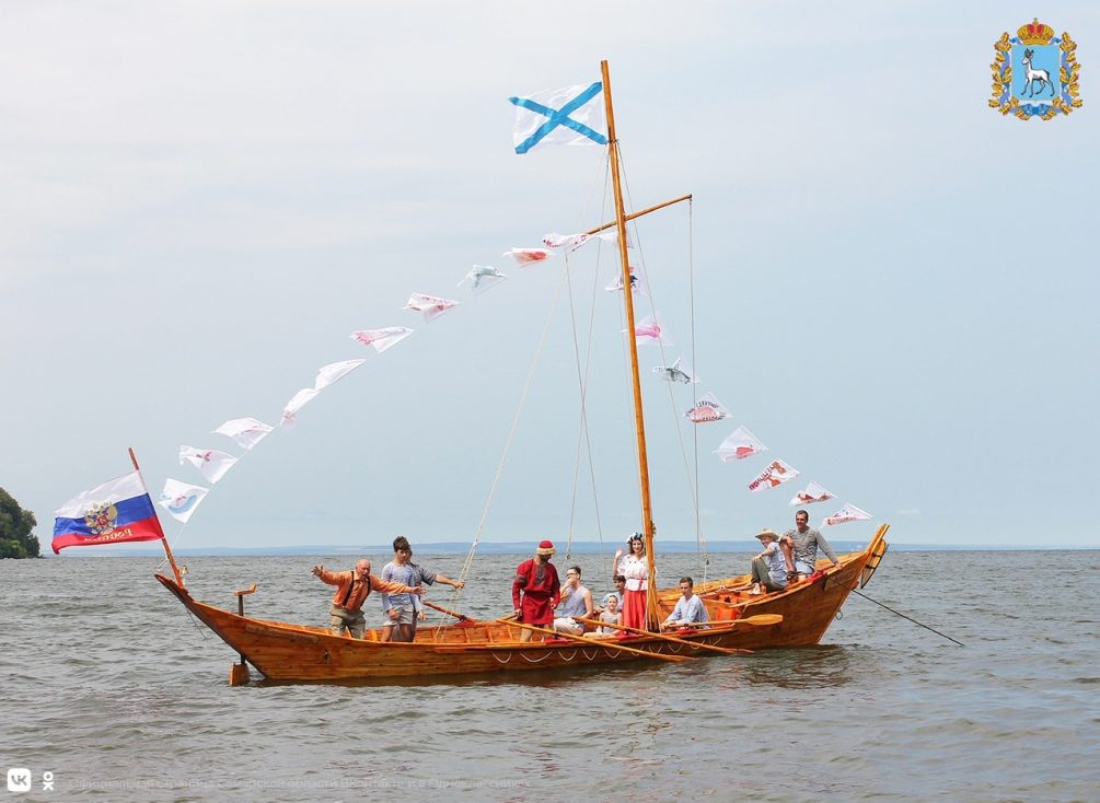Самарский умелец построил настоящий струг — судно 17 века