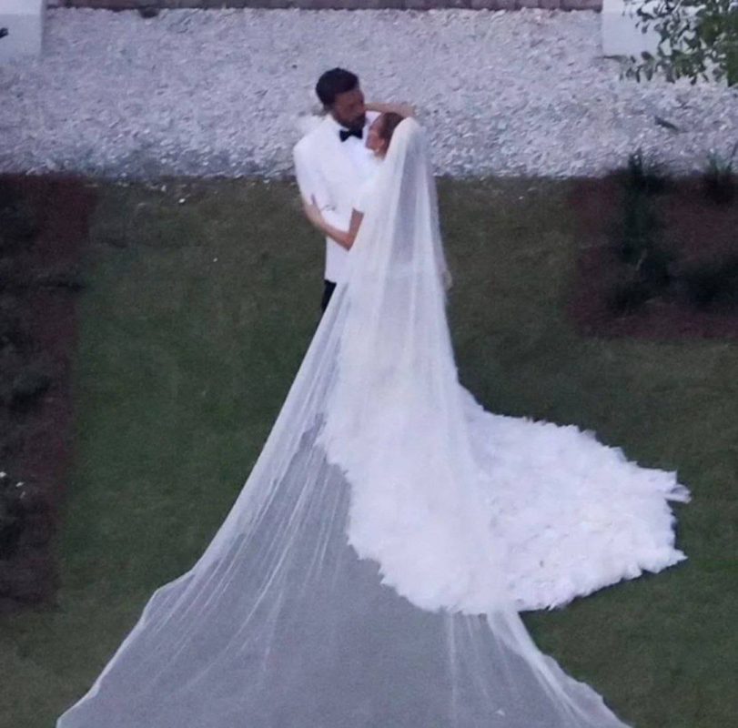 Дженнифер Лопес и Бен Аффлек поженились через 20 лет после помолвки: первые кадры со свадьбы