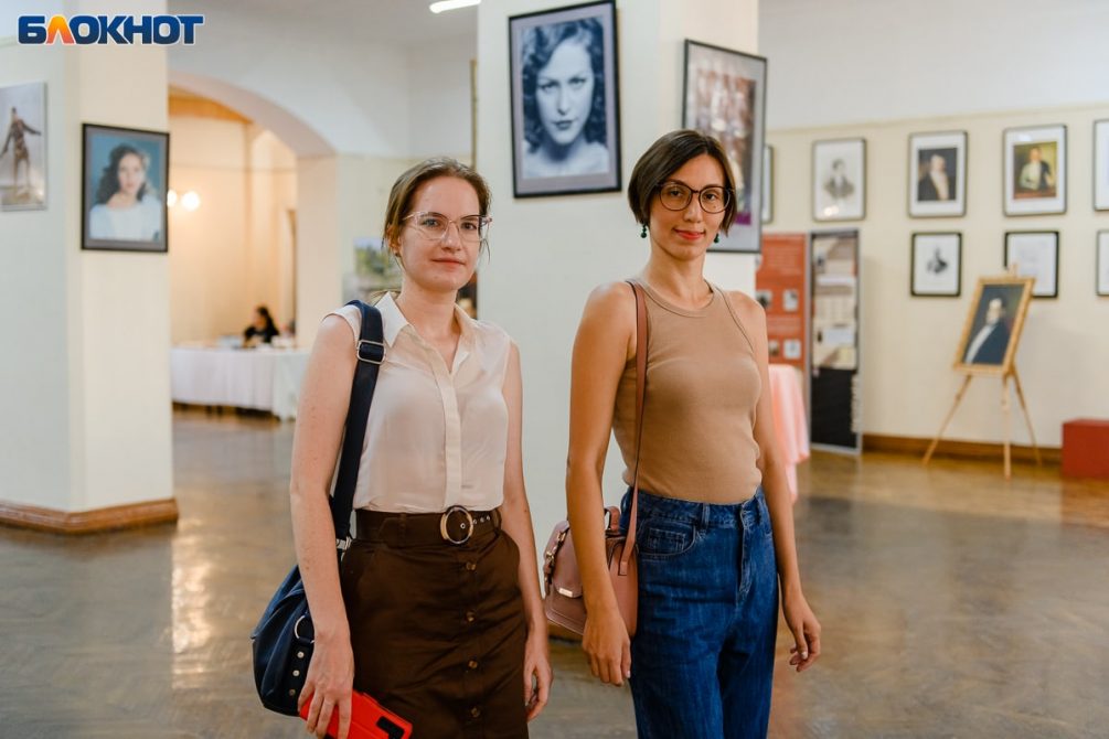 Портреты знаменитостей и интерьерные работы: в Москве состоялось открытие выставки фотографа Дмитрия Пискарева