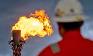 «Газпром» начал сжигать излишки газа из-за сокращения поставок в Европу