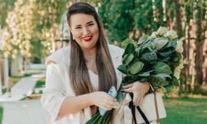 Отеки и огромные синяки: Саша Черно показала себя после удаления второго подбородка