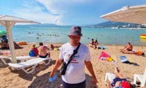После крупного скандала пляж Геленджика очищают от арендаторов