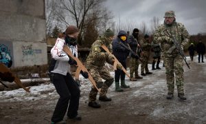 «Нам могут понадобиться все»: против мобилизованных резервистов Киев бросит в бой студентов