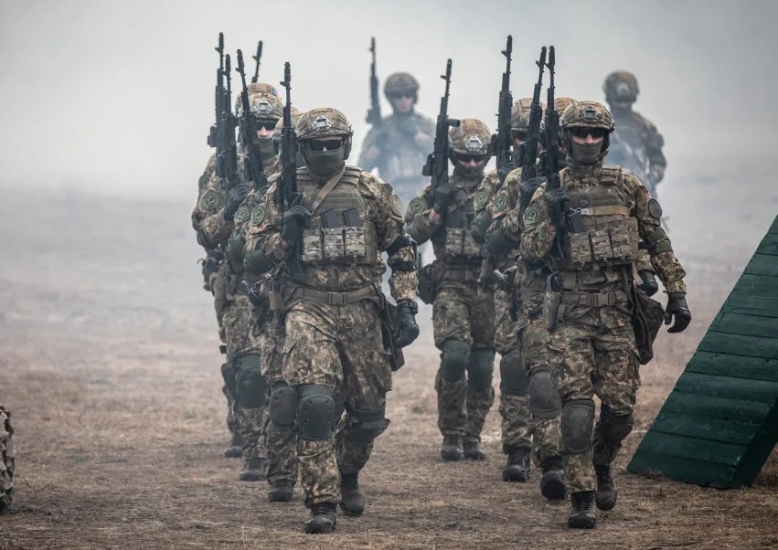 Военкор: Киев  готовит контрнаступление на донецком направлении 