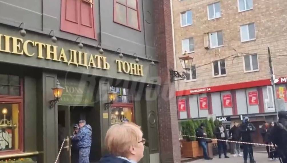 Недовольный гость: мужчина расстрелял охранника  московского клуба 