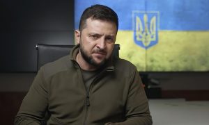 «Украина роет себе могилу»: ради оружия НАТО Зеленский отдал США часть страны