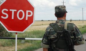«Запретить выезд»: сенатор предложил закрыть границу россиянам призывного возраста