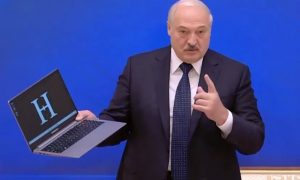 Лукашенко представил первый белорусский ноутбук