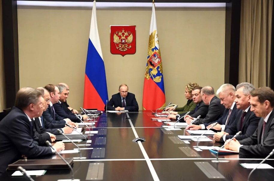 Путин обсудил с членами Совбеза РФ частичную мобилизацию 