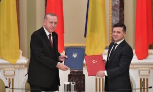 Киев собирается объявить дипломатическую войну Анкаре? Зеленский обиделся, что Турция пускает русских туристов