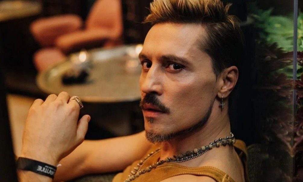 «Для них больше не прозвучит школьный звонок»: Дима Билан посвятил пронзительный клип погибшим детям Донбасса «Для них больше не прозвучит школьный звонок»: Дима Билан посвятил пронзительный клип погибшим детям Донбасса