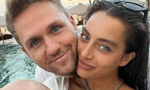 «Она не шевелилась!»: жена Соколовского попала в страшную аварию на байке у него на глазах