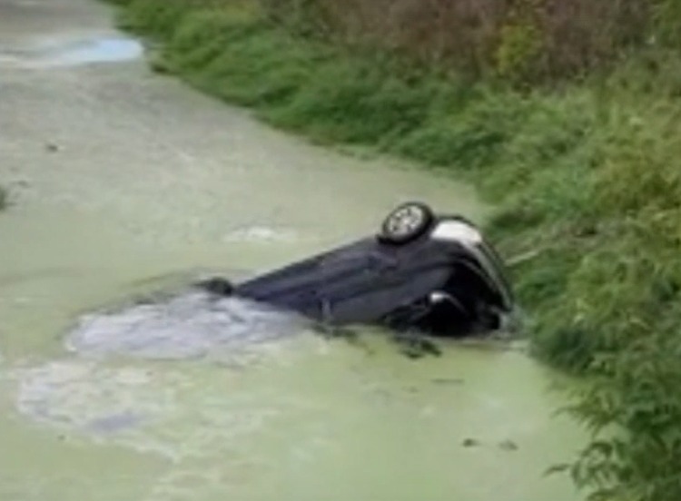 Машину с телами пропавших месяц назад влюбленных вытащили из реки в Подмосковье 