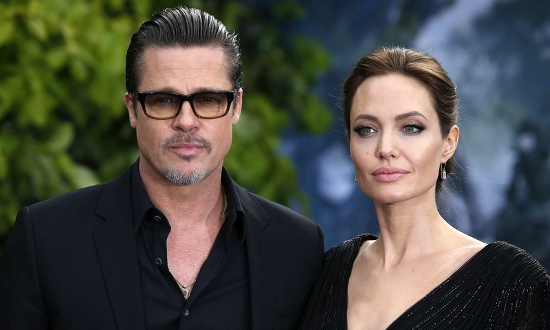 «Она была информатором»: Джоли обвинили в разводе Питта с Дженнифер Энистон 