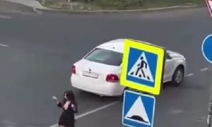 Женщина показала грудь на Промышленной улице Краснодара и отправилась в больницу