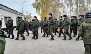 Трое мобилизованных россиян погибли после прибытия в учебный центр