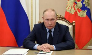 Путин ввел военное положение в четырех российских регионах