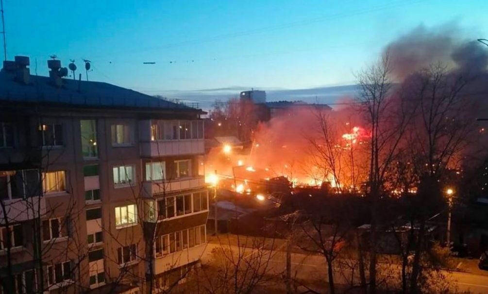 В Иркутске военный самолёт Су-30 упал на частный дом во время испытаний 