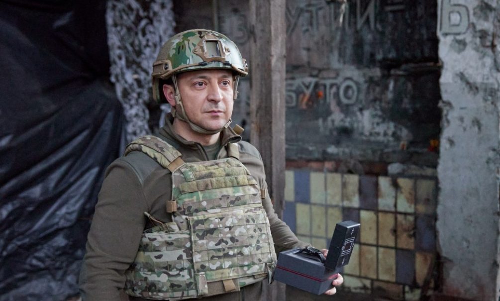 Зеленский сбежал? Почему президент Украины записывает обращения на фоне хромакея