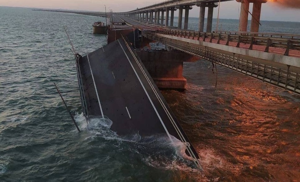 Взрыв на Крымском мосту: что известно к этому часу