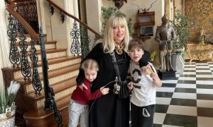 «Ради этого возвращалась»: Алла Пугачева продает свой замок в деревне Грязь за 1 млрд рублей