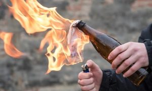 «Забросал коктейлями Молотова»: на Урале пьяный сварщик пытался сжечь кафе с людьми