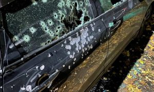 В Москве пьяный мужчина устроил пальбу из охотничьего ружья и ранил полицейского