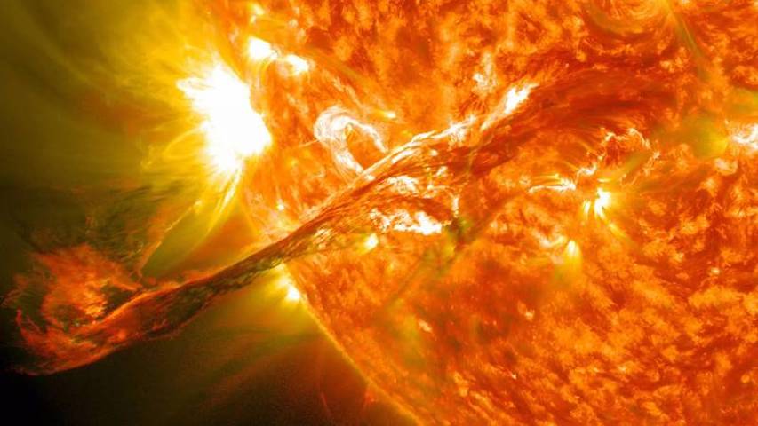 Завораживает: удалось зафиксировать необузданную силу Солнца в потрясающем видео 