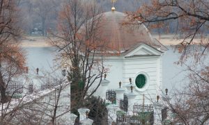 Скандал в Киево-Печерской лавре, где молились о «пробуждении матушки-Руси», завершился отстранением священника и проверкой СБУ