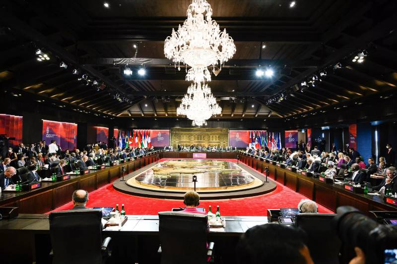 Нездоровая атмосфера: премьер Камбоджи привез на саммит G20 ковид, президента Аргентины подвело давление 