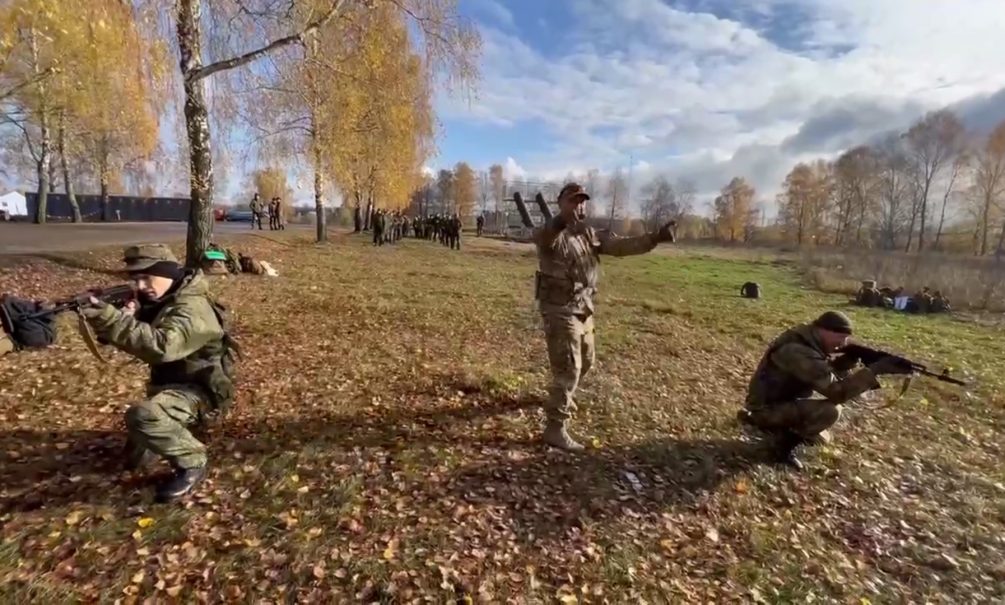 Бунт или справедливые требования: как надо поступить с мобилизованными, накинувшимися на офицера из-за плохой подготовки к фронту 